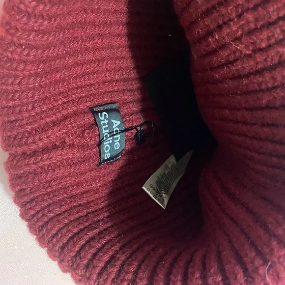 Burgundy Acne Studios Square Smiley Face Knit Hat display picture 2